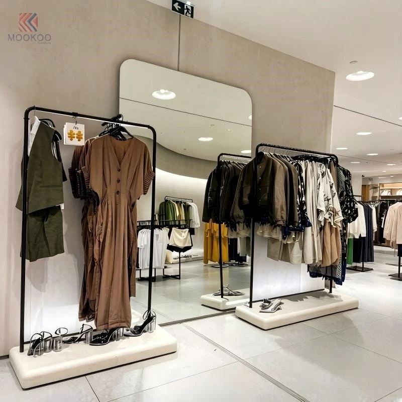 Mookoo Freestanding Metal Rotating Varnish Clothing Display Rack Detachable Easy Assembly Modern Minimalist Retail Garment Stand suppliers