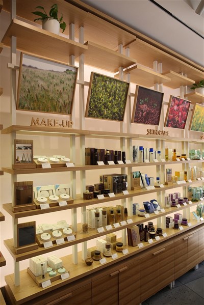 Mall Cosmetic Display Kiosk