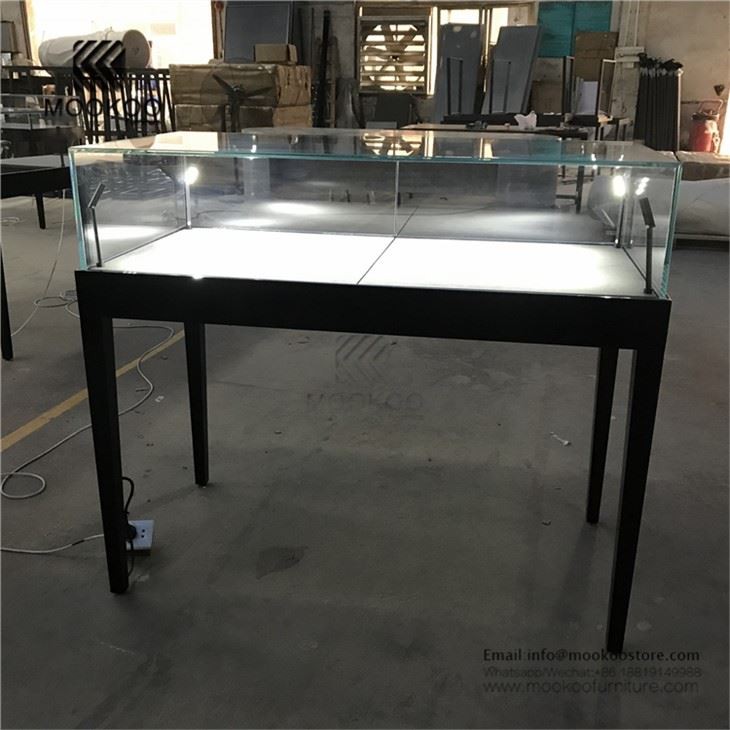 Glass Watch Showcase Idea